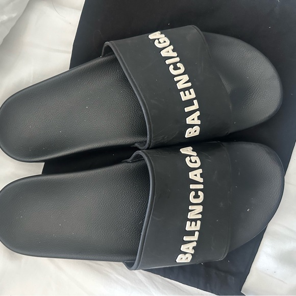 Balenciaga Logo Slides - Picture 1 of 5